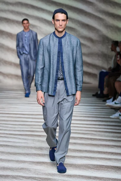 Look 15